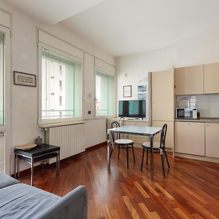 Bright & Comfy Apartment With Parking Milano Eksteriør bilde