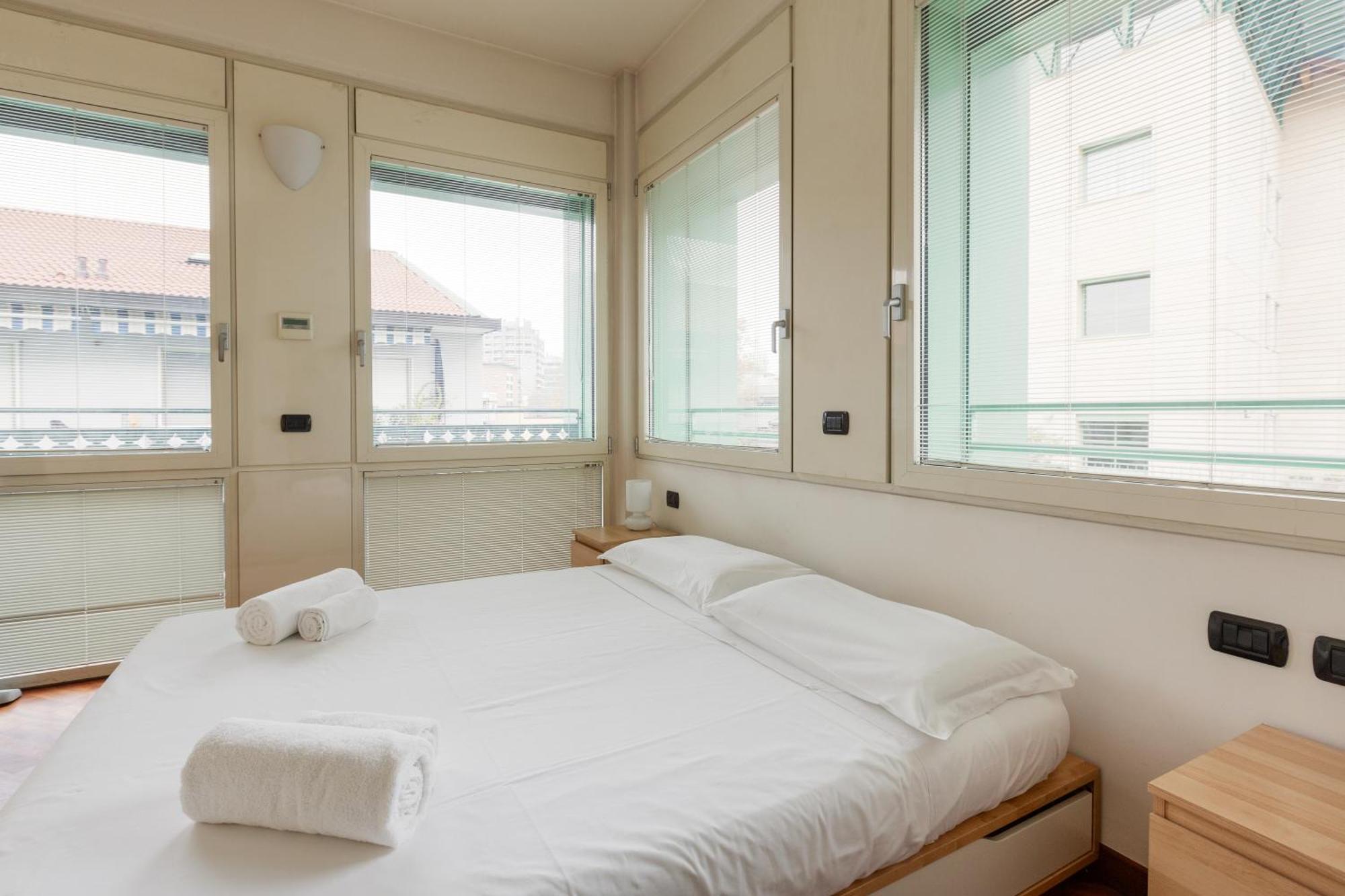 Bright & Comfy Apartment With Parking Milano Eksteriør bilde