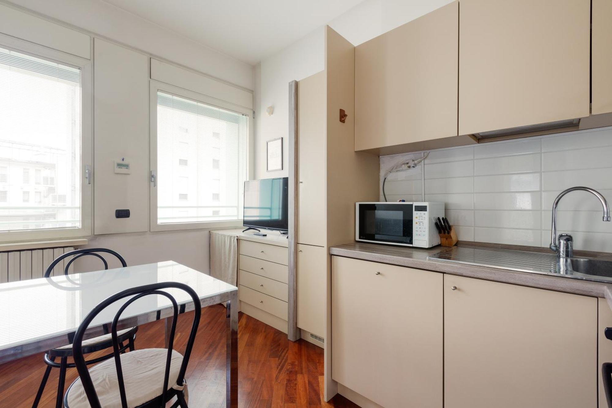 Bright & Comfy Apartment With Parking Milano Eksteriør bilde
